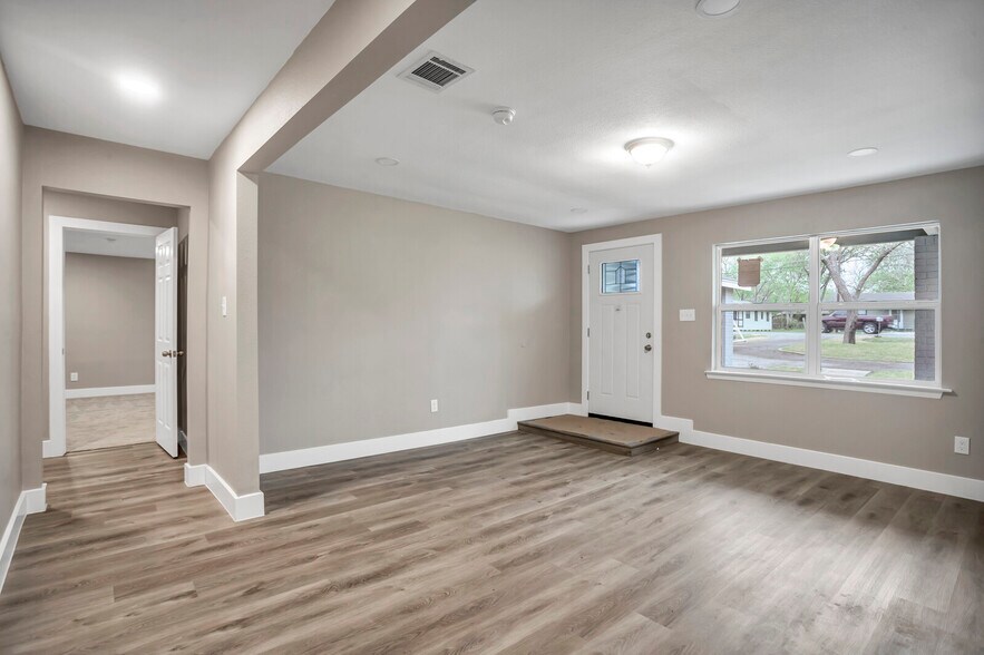 More Photos Of 601 Spring St, Round Rock Office Residential For Lease