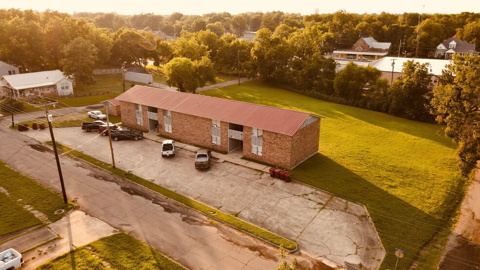 More Photos Of 800 W Washington St, Clarksville Apartments For Sale