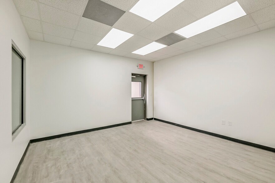 More Photos Of 3526-3530 Lang Rd, Houston Unknown For Lease