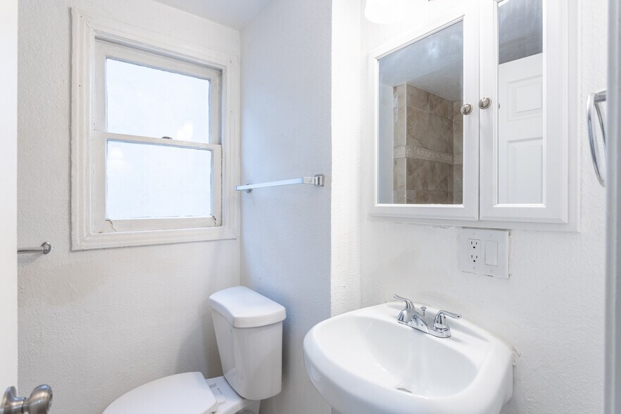 More Photos Of 1025 Parkview Ave, Redding Multifamily For Sale