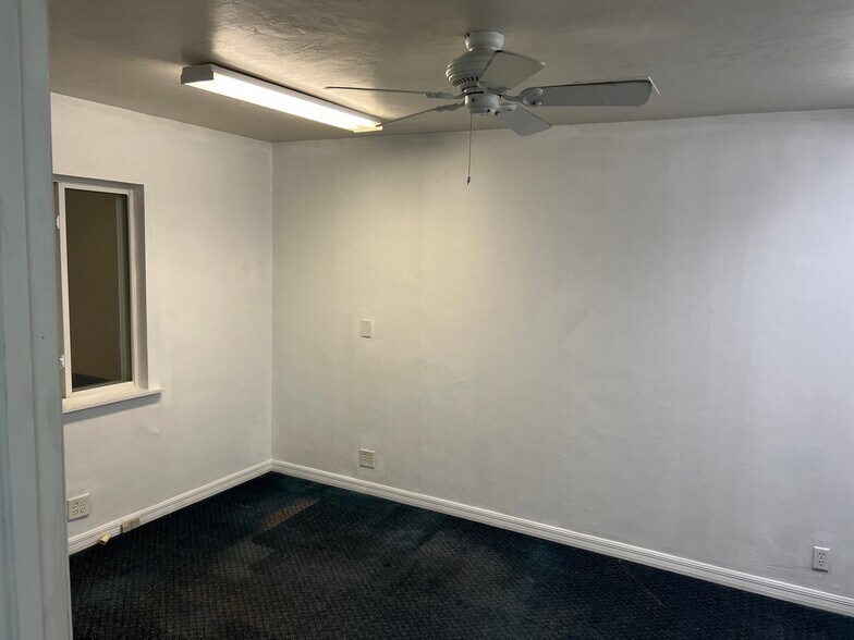 More Photos Of 4566 NW 5th Blvd, Gainesville Flex For Lease