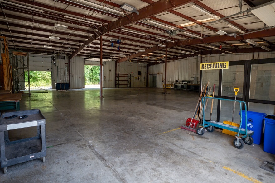 More Photos Of 11075 Parker Dr, Irwin Warehouse For Sale