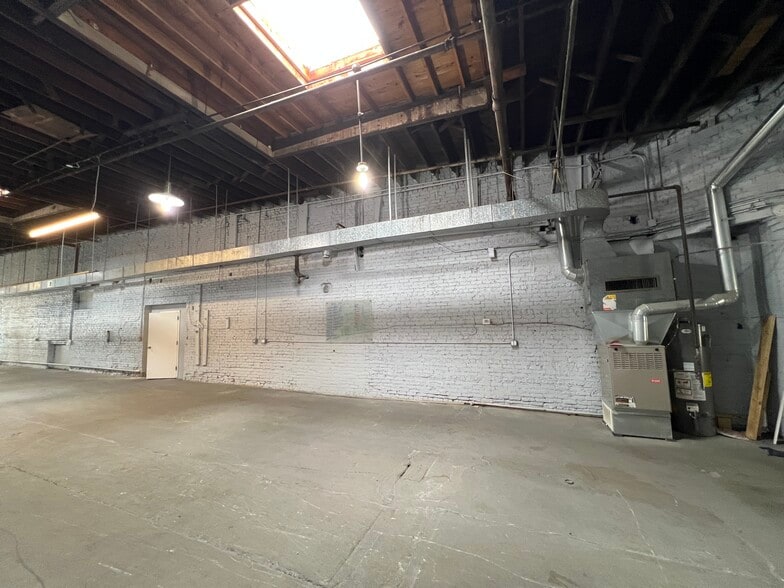 More Photos Of 4244 N Elston Ave, Chicago Warehouse For Lease