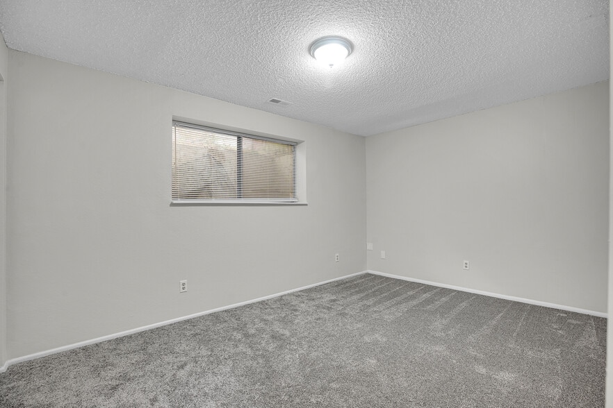 More Photos Of 17792 Webster Rd, Gladstone Apartments For Sale