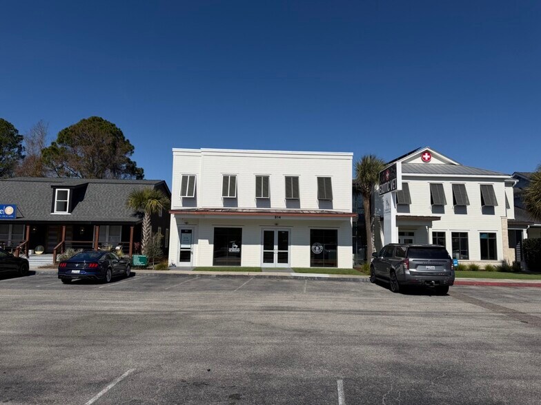 More Photos Of 814 Johnnie Dodds Blvd, Mount Pleasant Medical For Lease