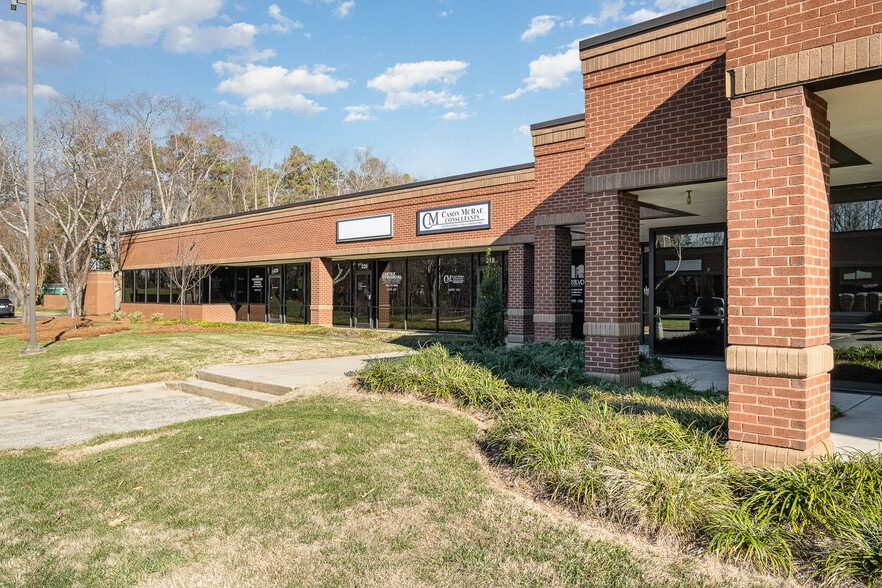 More Photos Of 1805 Sardis Rd N, Charlotte Unknown For Lease