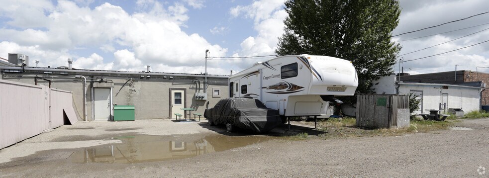 More Photos Of 227 6th St, Beiseker Storefront For Sale