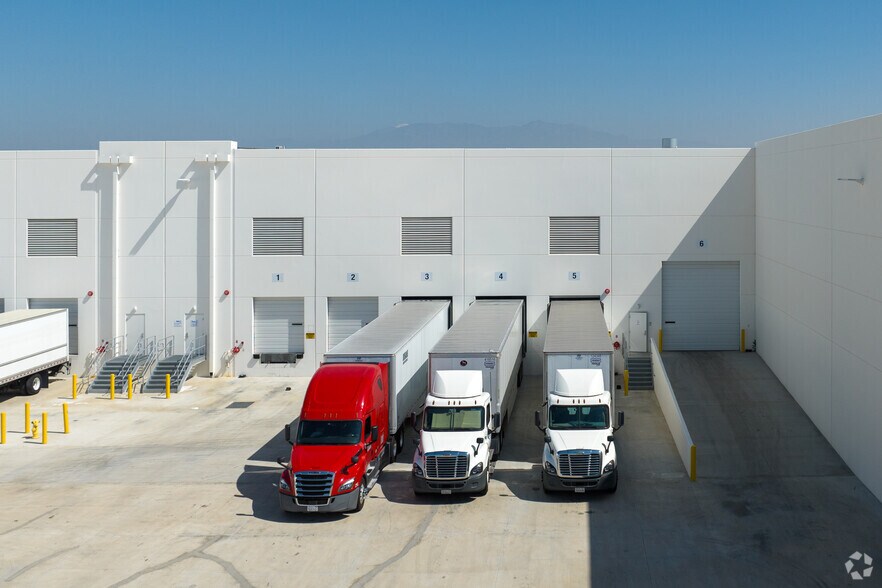More Photos Of 1840 Mountain Ave, Norco Warehouse For Lease