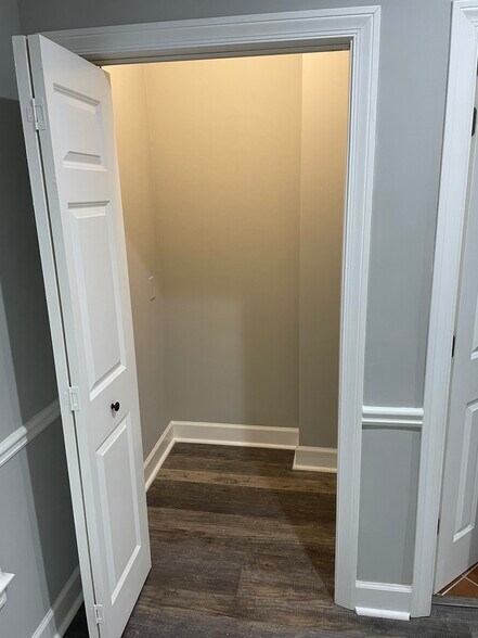More Photos Of 595 Colonial Park Dr, Roswell Loft Creative Space For Lease