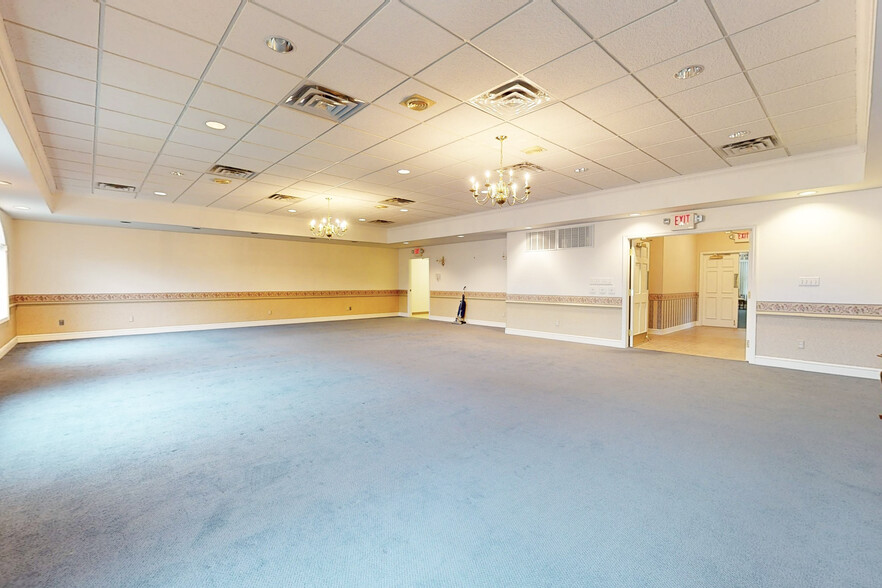 More Photos Of 3721 Main St, Weirton Funeral Home For Sale