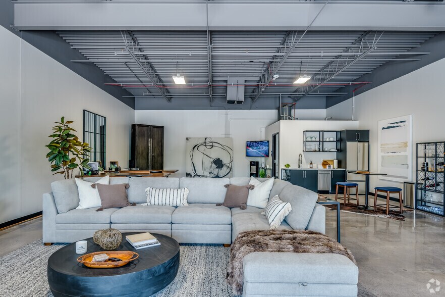 More Photos Of 8949 N Deerbrook Trl, Brown Deer Light Distribution For Sale