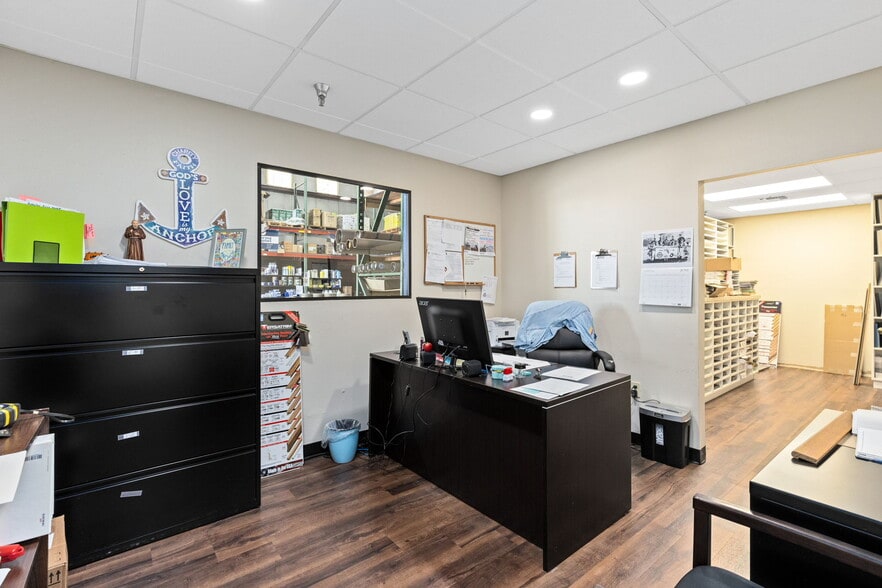More Photos Of 1356 Bennett Dr, Longwood Distribution For Sale