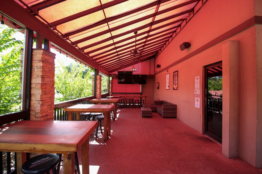 More Photos Of 5510 Post Oak Blvd, Wesley Chapel Restaurant For Sale