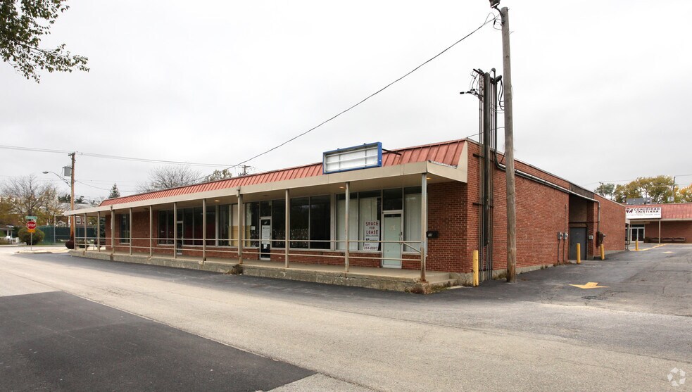 More Photos Of 155 N Seymour Ave, Mundelein Unknown For Lease