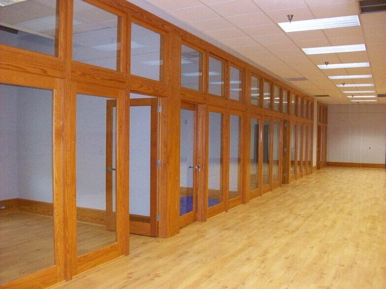 More Photos Of 35 Barnard St, Savannah Office For Lease