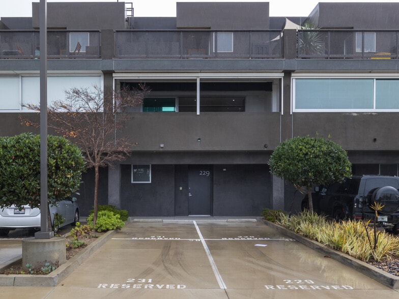 More Photos Of 215-237 California St, El Segundo Loft Creative Space For Sale