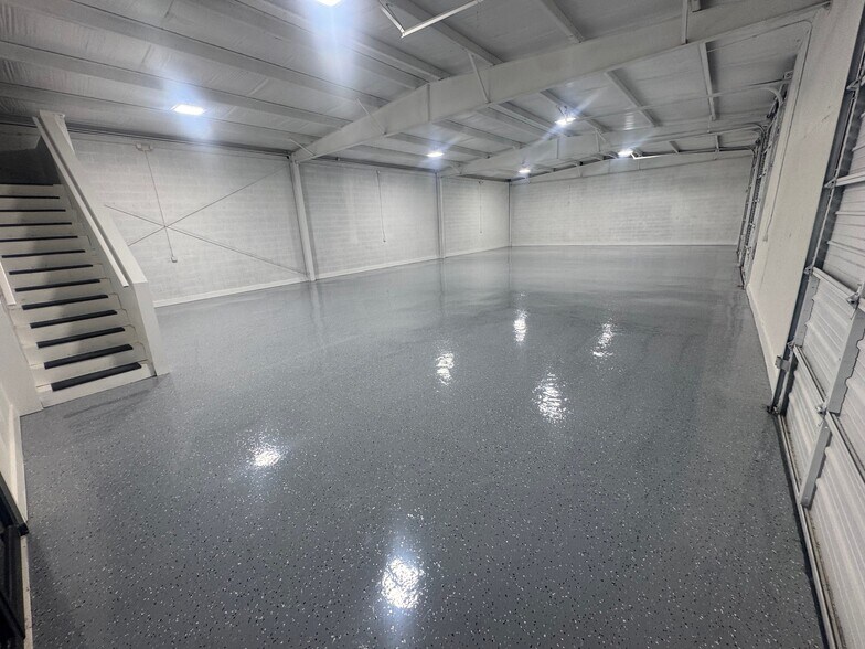 More Photos Of 5807 Star Ln, Houston Service For Lease