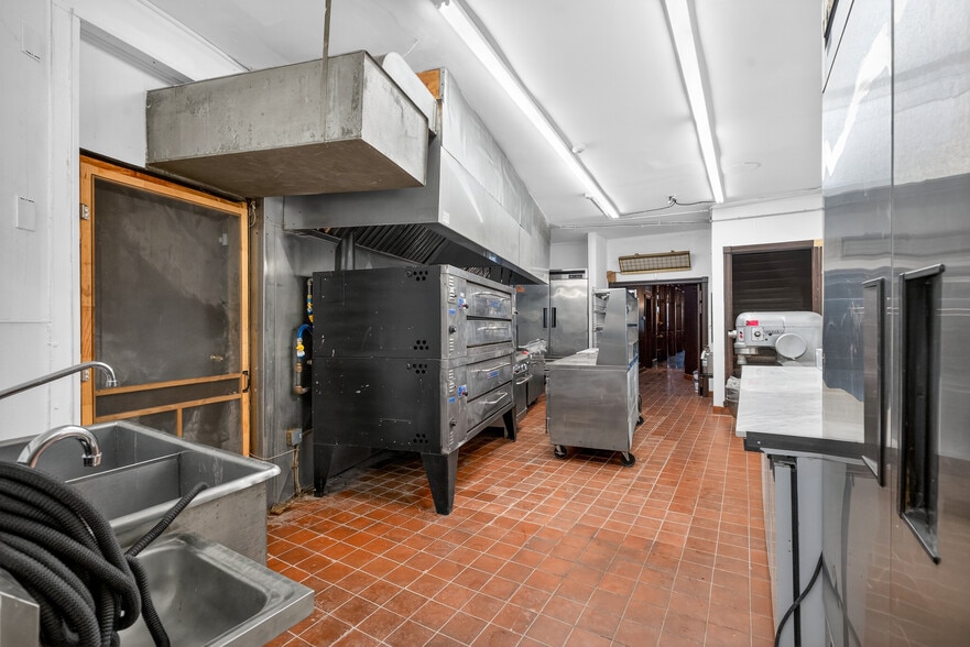 More Photos Of 26 N Main St, Waterbury Storefront Retail Office For Sale