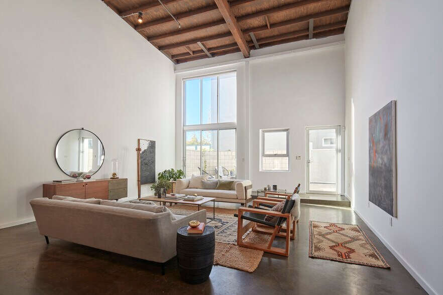 More Photos Of 2100 Abbot Kinney Blvd, Venice Office For Lease