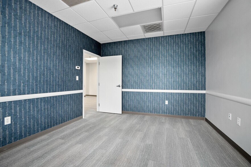 More Photos Of 100 E New York Ave, Deland Office For Lease