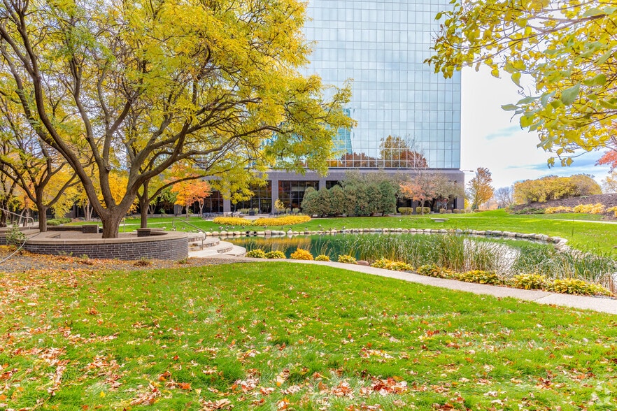 More Photos Of 8400 Normandale Lake Blvd, Bloomington Coworking Space