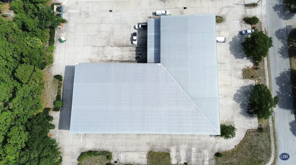 More Photos Of 3120 Skyway Cir, Melbourne Warehouse For Lease