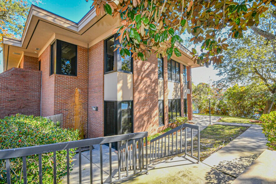More Photos Of 220 Mckenzie Ave, Panama City Office For Sale