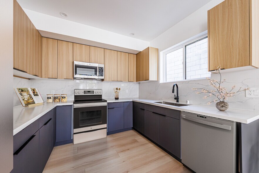 More Photos Of 13461 Beach Ave, Marina Del Rey Multifamily For Sale