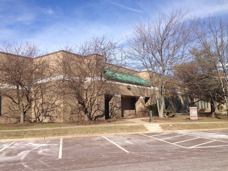 More Photos Of 800-880 Town Center Dr, Langhorne Unknown For Lease