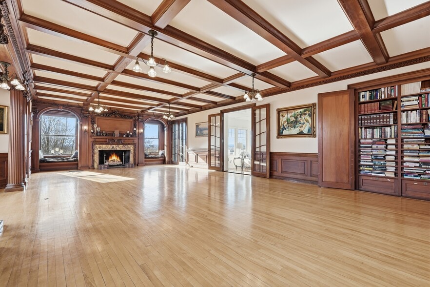 More Photos Of 270 Maple St, Springfield Hospitality For Sale