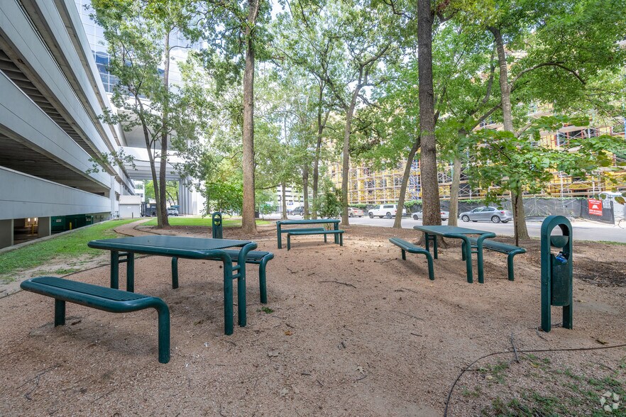 More Photos Of 1233 West Loop S, Houston Office For Lease