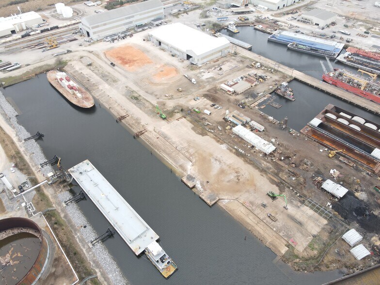 More Photos Of 750A Viaduct Rd, Mobile Warehouse For Lease