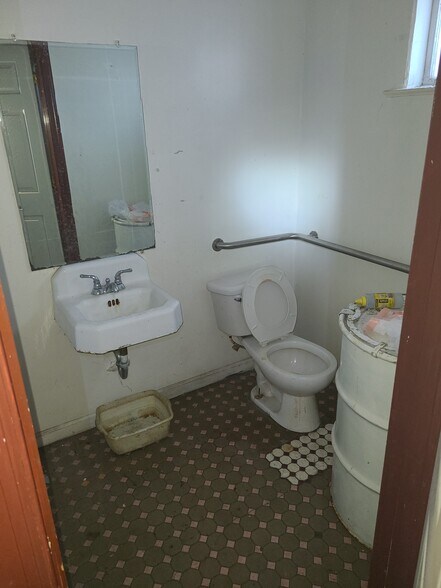 More Photos Of 240 E State St, Trenton General Retail For Lease