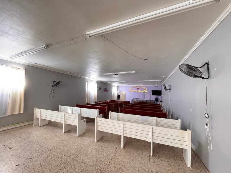 More Photos Of 1231 Montlieu Ave, High Point Warehouse For Sale