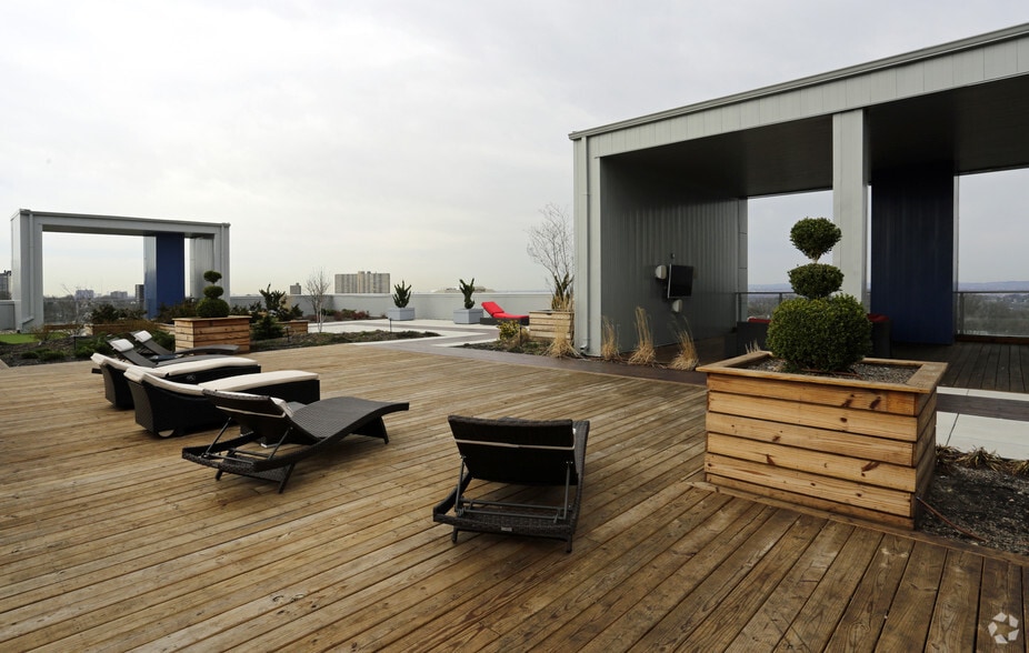 More Photos Of 1 Executive Dr, Fort Lee Apartments For Lease