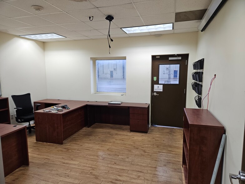 More Photos Of 1121 Buschong St, Houston Warehouse For Lease