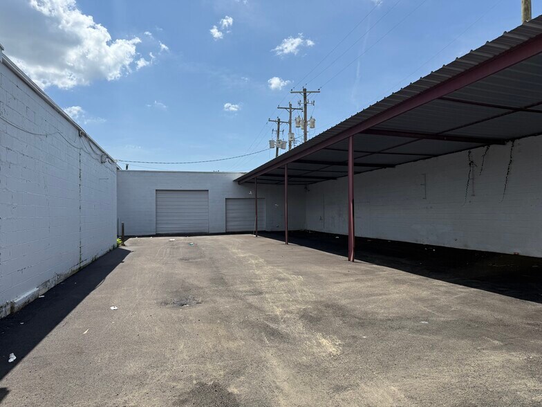 More Photos Of 597 Vandalia St, Memphis Flex For Sale