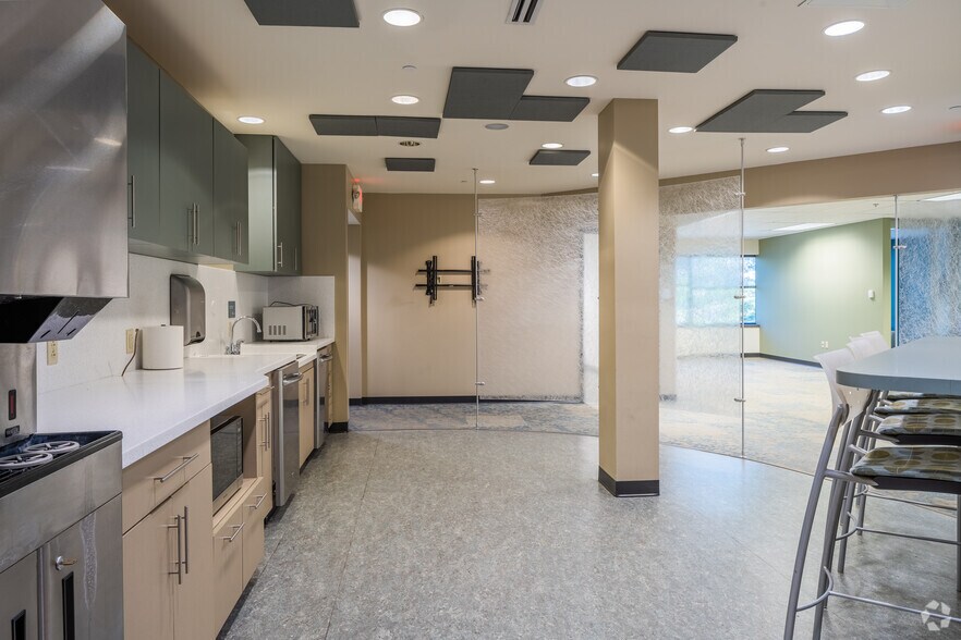 More Photos Of 11775 Borman Dr, Saint Louis Office For Sale