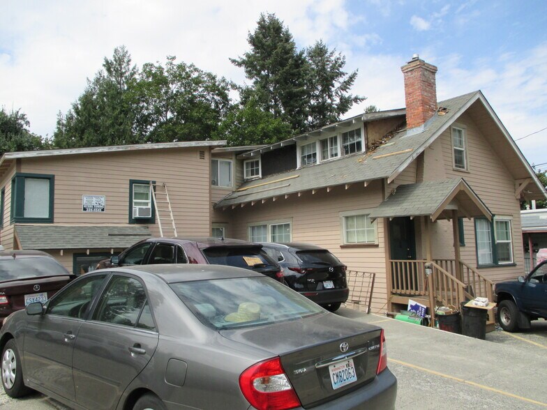 Primary Photo Of 905 NE Lake St, Pullman Multifamily For Sale