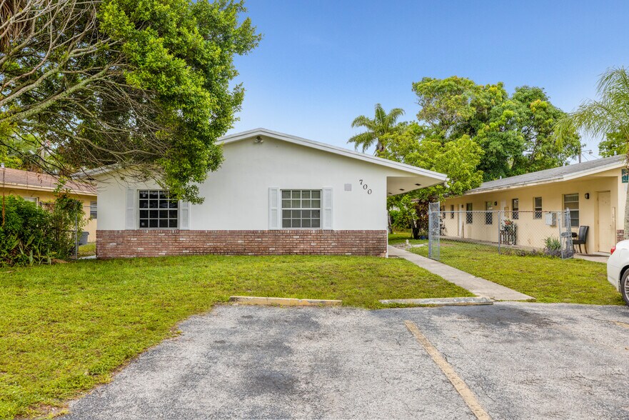 Primary Photo Of 700-704 SW 16th Ave, Fort Lauderdale Apartments For Sale