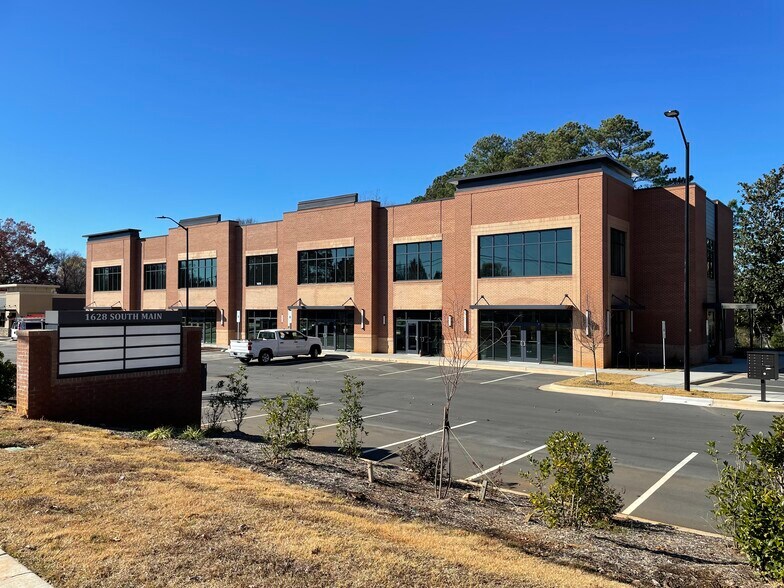 More Photos Of 1628 Main St, Wake Forest Storefront Retail Office For Lease