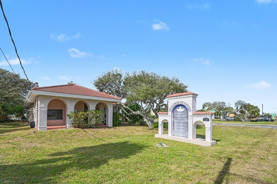 More Photos Of 1727 N Atlantic Ave, Cocoa Beach Medical For Sale