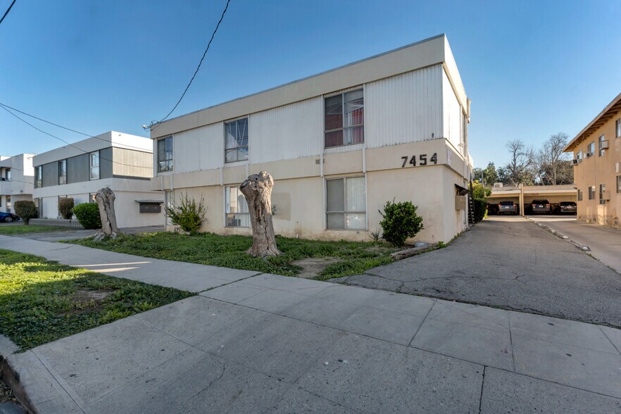 Primary Photo Of 7454 Canby Ave, Reseda Apartments For Sale