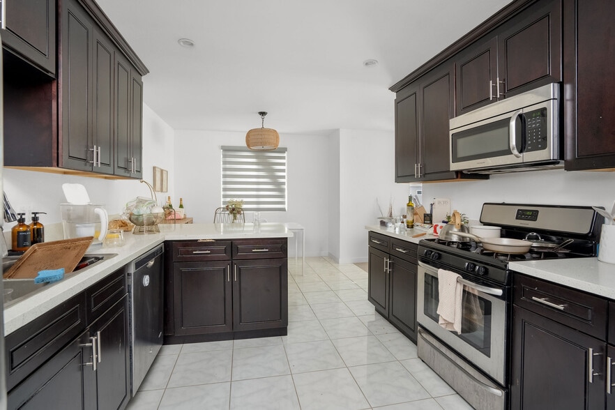 More Photos Of 712 Pacific St, Santa Monica Apartments For Sale
