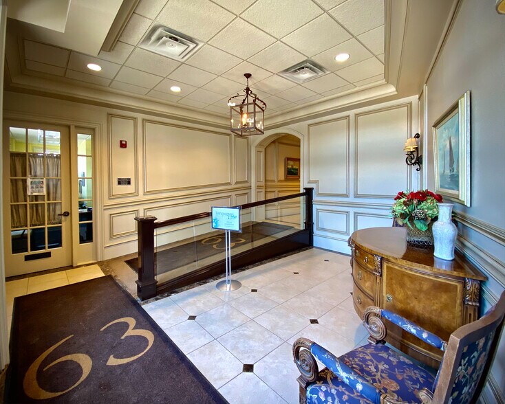 More Photos Of 63 Kercheval Ave, Grosse Pointe Farms Office For Lease