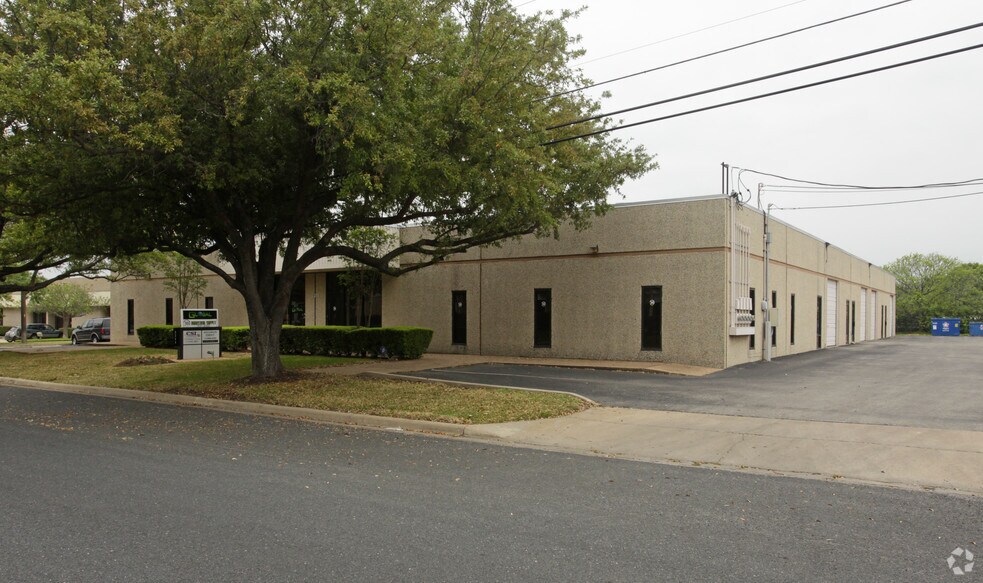 More Photos Of 2211 Denton Dr, Austin Warehouse For Lease