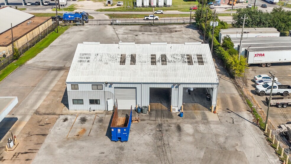 More Photos Of 9222 Wallisville Rd, Houston Warehouse For Lease