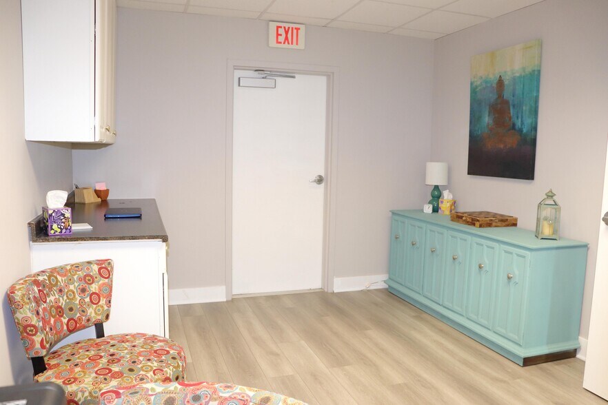 More Photos Of 3930 Walnut St, Fairfax Medical For Sale