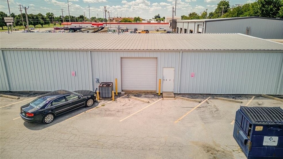 More Photos Of 4625 NW 10th St, Oklahoma City Distribution For Sale