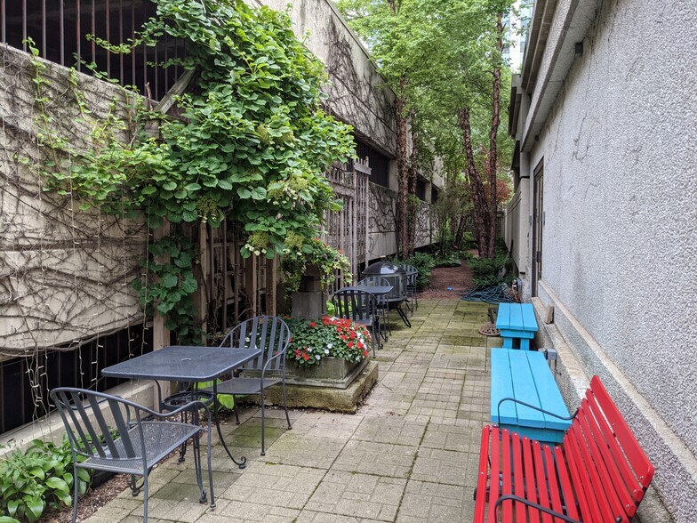 More Photos Of 1111 N Wells St, Chicago Office For Lease